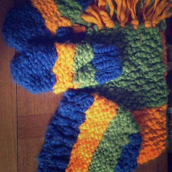 SO Accessories - Scarf, Hat, And Gloves Set